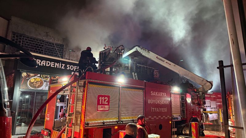 Sakarya'da hırdavat dükkanında yangın