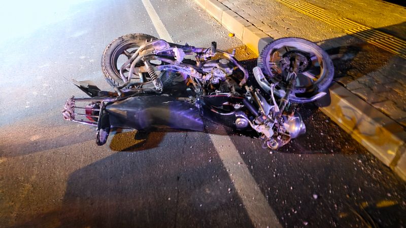 Hatay'da otomobilin çarptığı motosikletteki iki kardeş can verdi