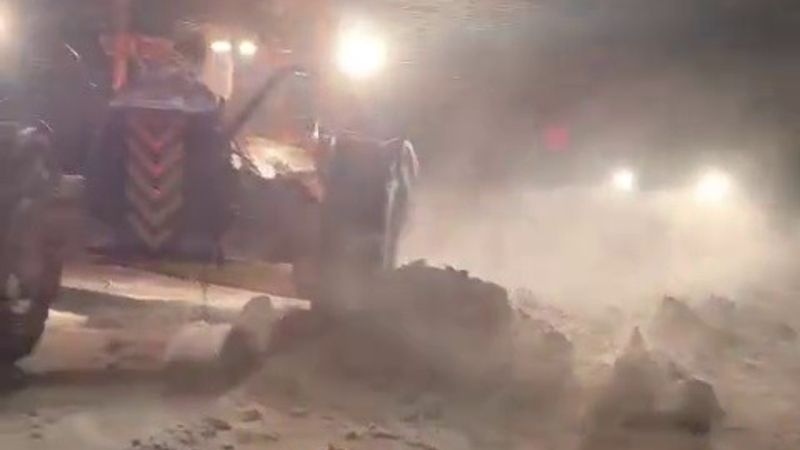 Erzurum'da kar ve tipi nedeniyle mahsur kaldılar