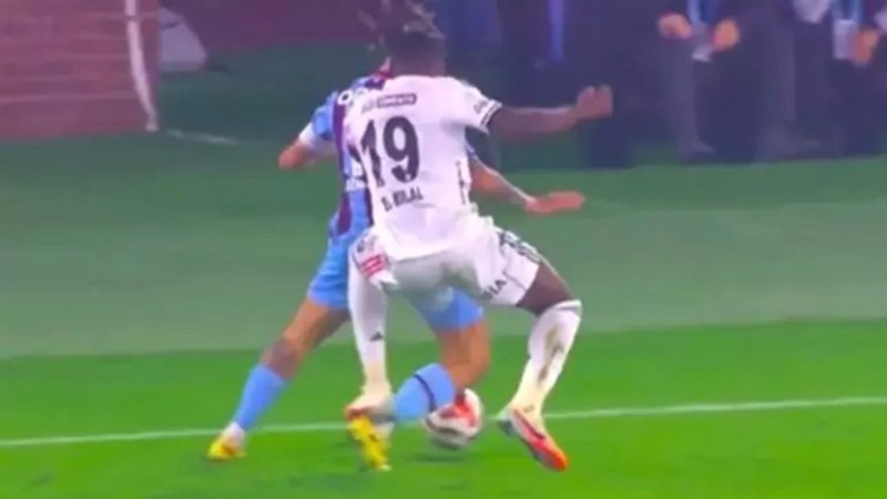 Eski hakemler yılın son derbisinde tartışılan kararları yorumladı