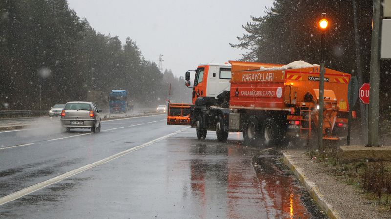 Bolu Dağı'na mevsimin ilk karı düştü