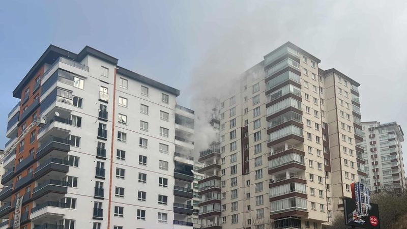 Ankara'da anne ve oğlu yangında mahsur kaldı