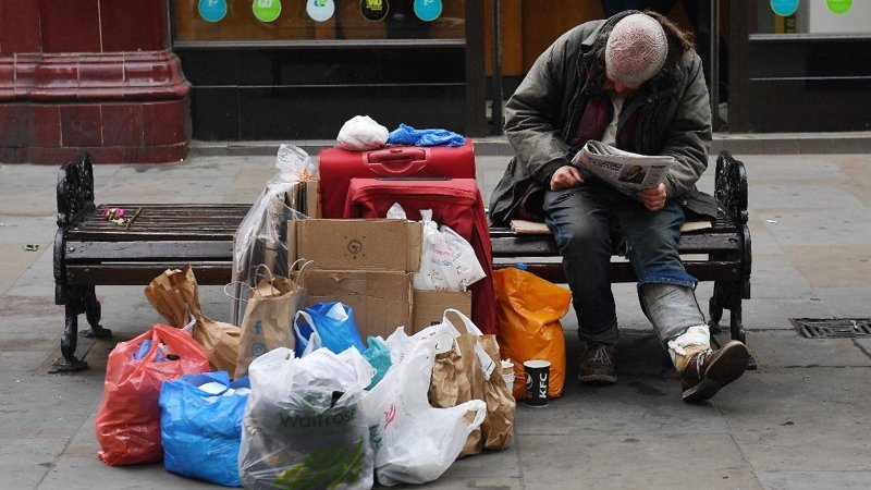 Kış şartları korkutuyor! İngiltere’de 382 binden fazla kişi evsiz