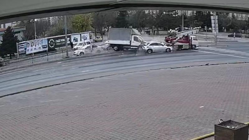 Kayseri’de zincirleme kaza: Kırmızı ışık ihlali ortalığı savaş alanına çevirdi