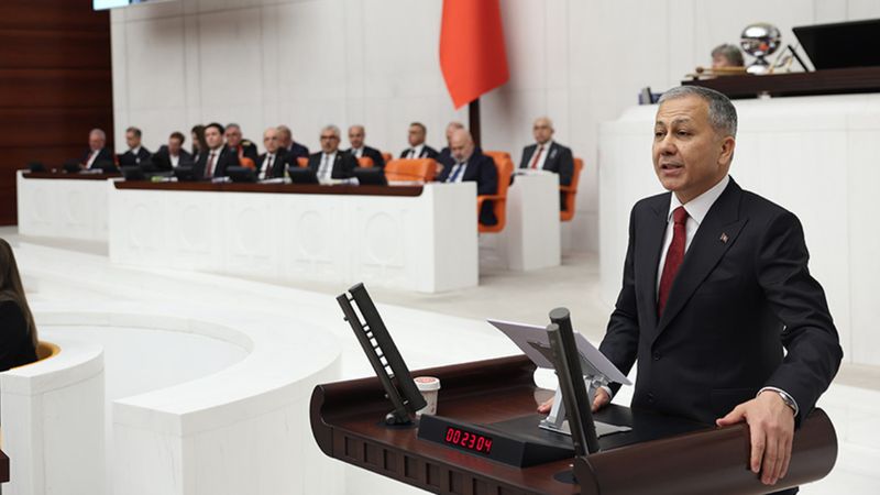 Bakan Yerlikaya açıkladı: Polislerin çalışma saatinde 4 gruplu 12/36 sistemine geçilecek