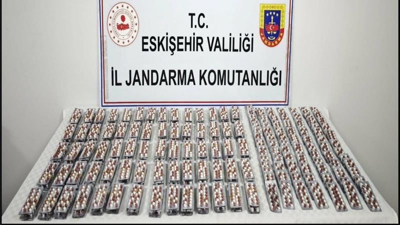 Eskişehir'de jandarma tarlada 5 bin 488 adet sentetik hap ele geçirdi