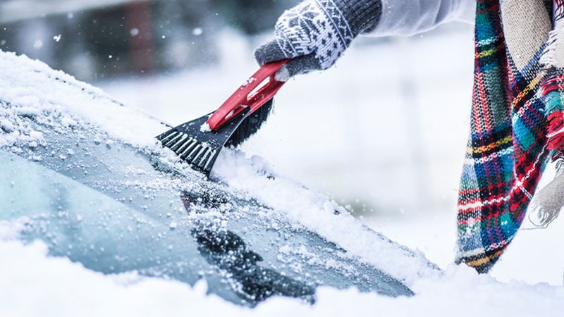 Ustaların kullandığı yöntem ortaya çıktı: Araba camı böyle çözülüyor