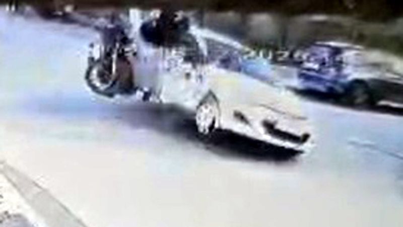 Edirne'de otomobille çarpışan motosiklet sürücüsü hayatını kaybetti