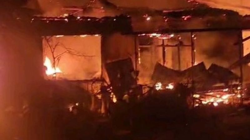 Edirne’de ahır yangını: Alevler 3 evi küle çevirdi