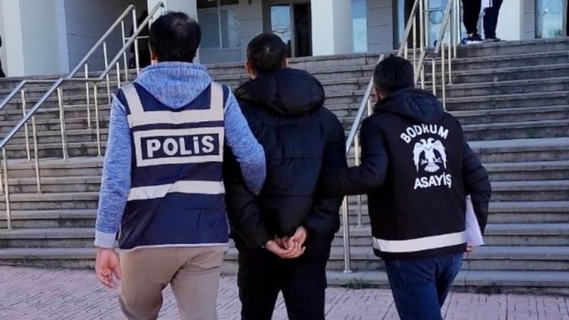 Muğla’da sivil denetimde dehşet anları: Polisi sürükleyen motosikletli tutuklandı