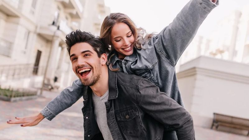 Sağlıklı ilişkilerde asla görülmeyen 5 davranış