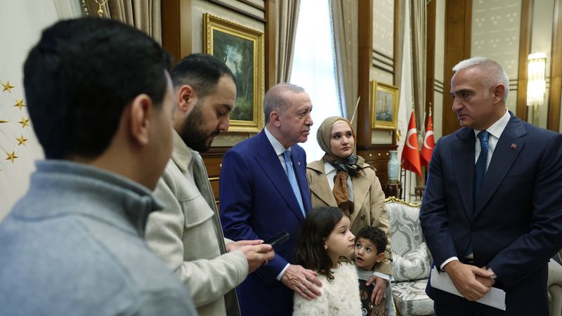 Cumhurbaşkanı Erdoğan, İsrail’in katlettiği 6 yaşındaki Hind Rajab’ın ailesini ağırladı