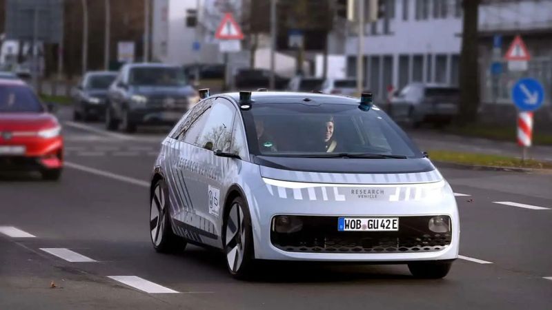 Volkswagen'in robotaksi projesi Almanya'da test ediliyor