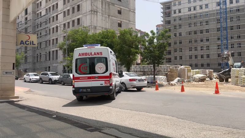 Siirt'te 2 çocuk annesi kadın evde bıçaklanmış halde ölü bulundu