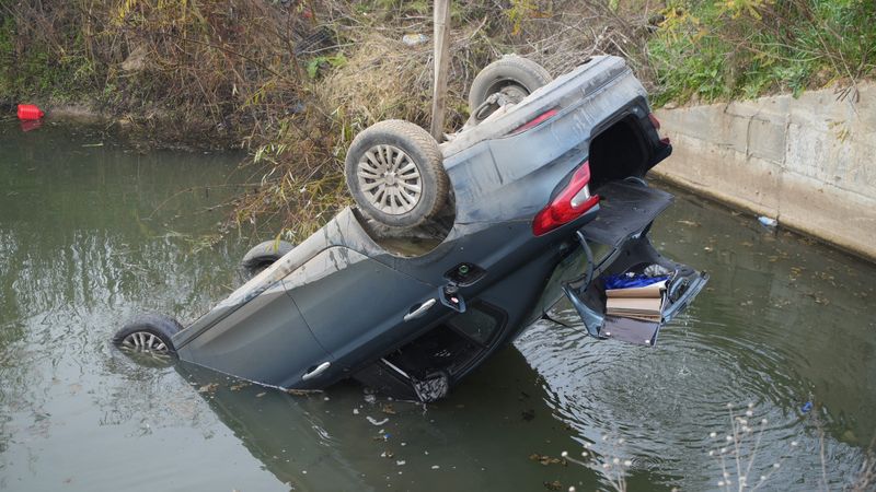 Edirne'de kazada ölen arkadaşını araçta bırakıp kaçtılar