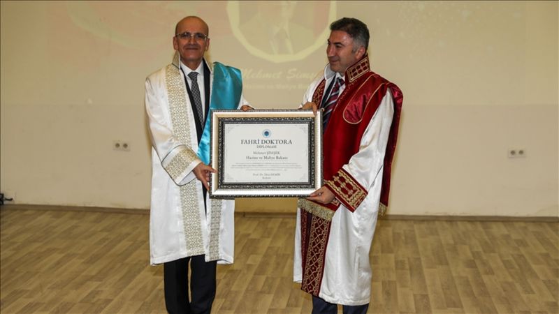 Mehmet Şimşek'e Batman Üniversitesi'nce fahri doktora ünvanı verildi