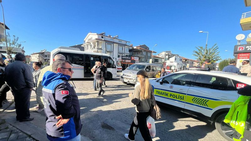 Muğla'da kavşak kazası: 13 yaralı