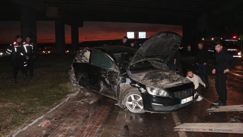 Şırnak'ta kontrolden çıkan vinç 6 araca çarptı: 7 yaralı