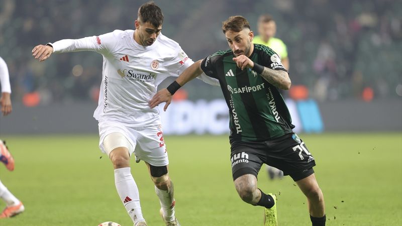 Kocaelispor evinde Antalyaspor'a karşı kazandı