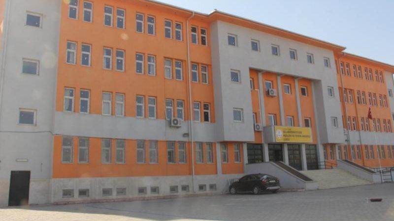 Şırnak'ta lisede taciz iddiası: Öğretmen gözaltına alındı