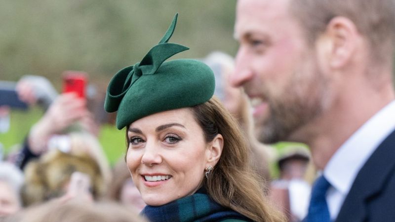 Prens William ve Prenses Kate Middleton'dan yeni yıl karesi