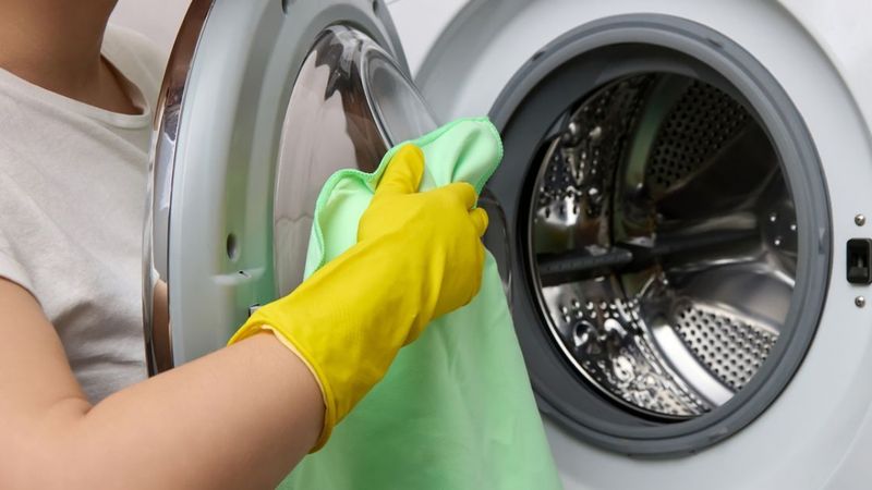 Burayı temizlemeyenin vay haline: Kıyafetlere bakteri yapışıyor...