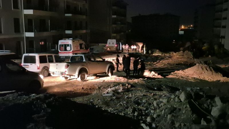 Malatya'da şantiye alanında kamyonun altında kalan işçi hayatını kaybetti