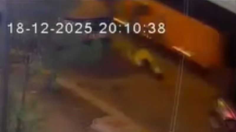 İstanbul Eyüpsultan'da İETT şoförü tartıştığı bisikletliye çarpıp kaçtı