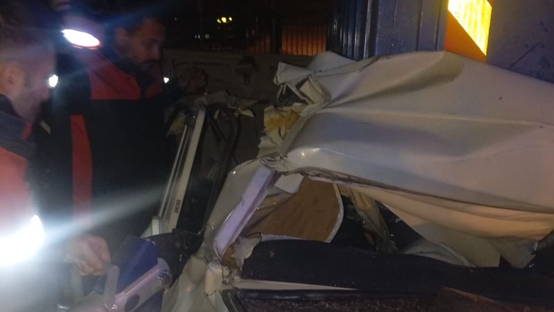 Osmaniye'de otomobil park halindeki kamyonete çarptı: 1 ölü