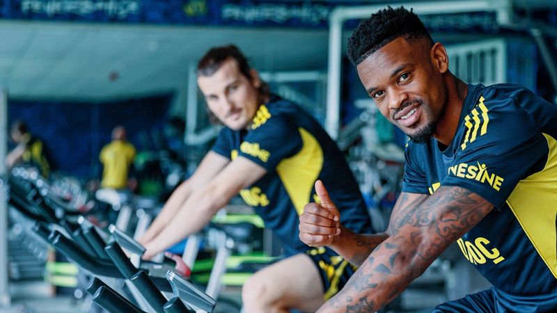 Fenerbahçe'de Beşiktaş derbisinin mesaisi başladı