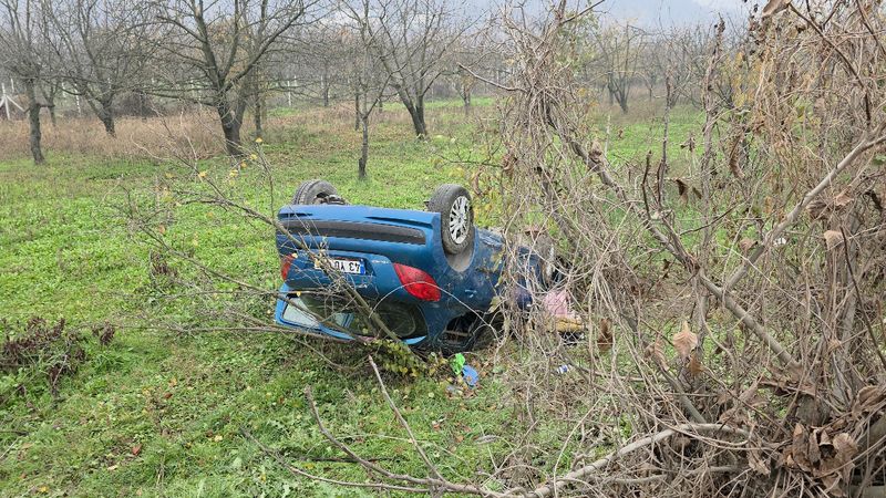 Bursa'da yağış kazaya neden oldu: Otomobil tarlaya savruldu