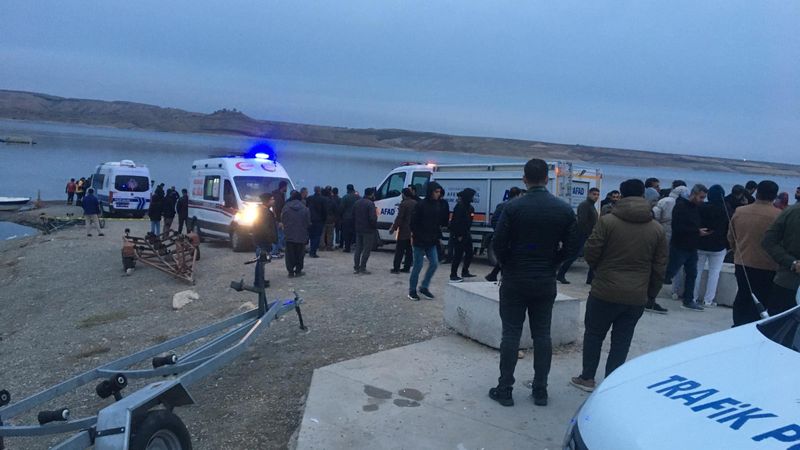 Adıyaman’da teknede korku dolu anlar: 4 kişi kurtarıldı, 1 kayıp