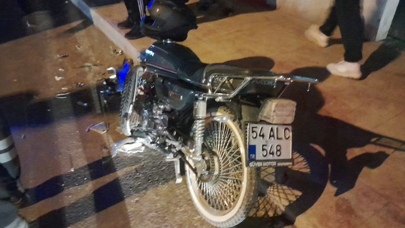 Sakarya'da panelvanla çarpışan motosiklette 17 yaşındaki genç hayatını kaybetti