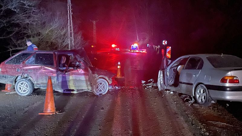 Bolu’da 2 araç çarpıştı: 1 ölü 5 yaralı