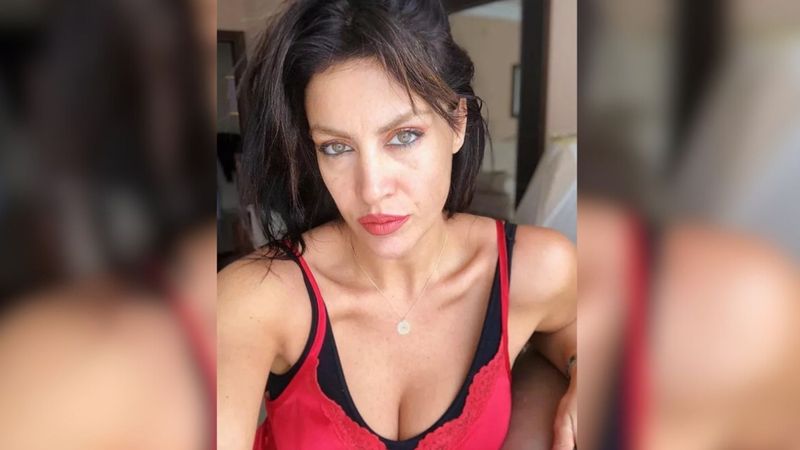 Tuğba Ekinci'den yeni aşk paylaşımı! Sevgilisiyle dudak dudağa poz verdi