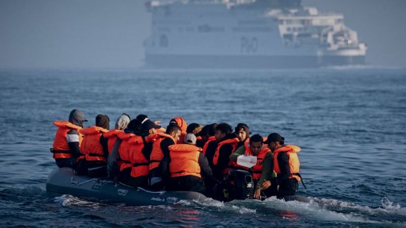 Manş Denizi'nde göçmen rekoru: Bir günde 800'den fazla geçiş