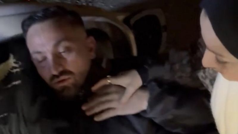 Düzce'de 'Kaza yaptım' dedi, evlilik teklifiyle sürpriz yaptı