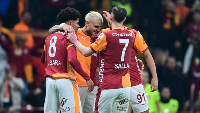 Galatasaray ligin ilk yarısını lider bitirdi: Fenerbahçe'nin bileği bükülmedi