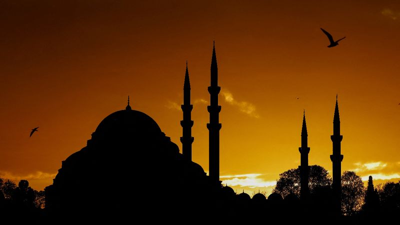 Anket: Almanya'da gençler Katolik Kilisesi'nden çok İslam'a güveniyor