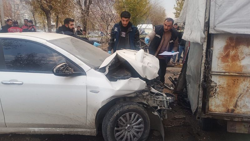 Şanlıurfa'da 15 gün önce anne olan kadın yolun karşısına geçerken kazada can verdi