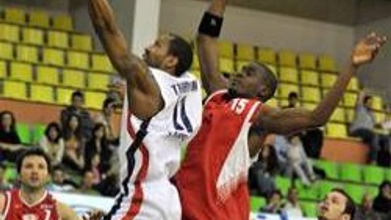 Efes Pilsen yarı finalde