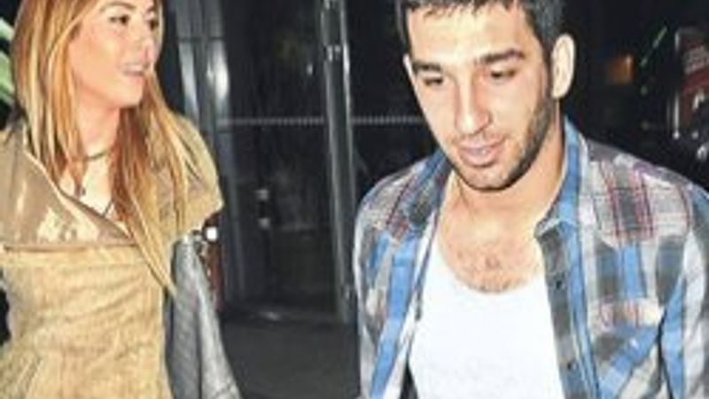 Arda sahada yok gecede var