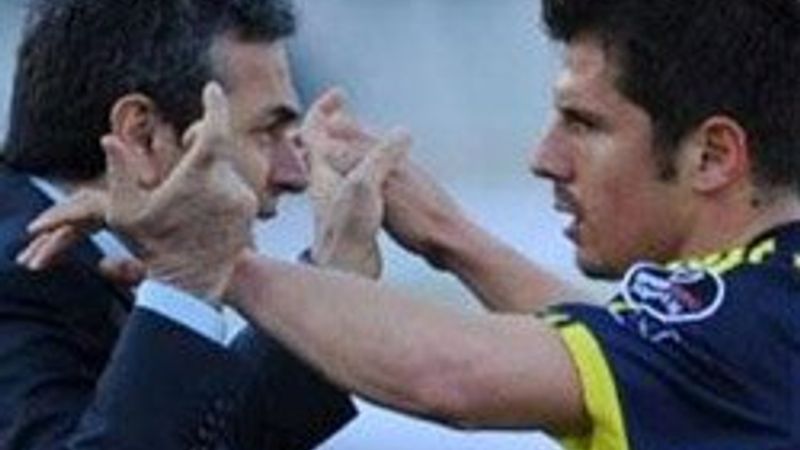 Emre Aykut Kocaman'a yumruk sallamış