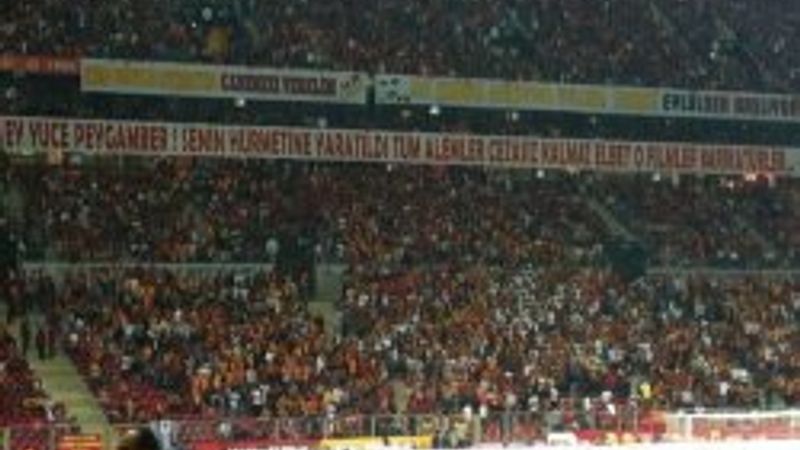Ultraslan'dan ayakta alkışlanacak pankart