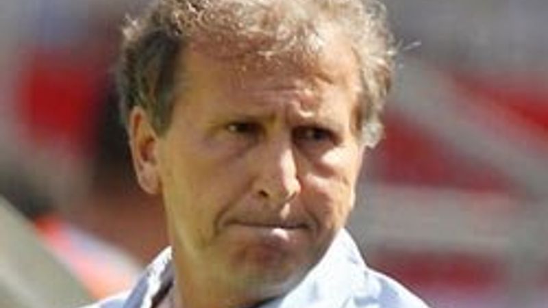 Fenerbahçe'nin eski hocası Zico kovuldu