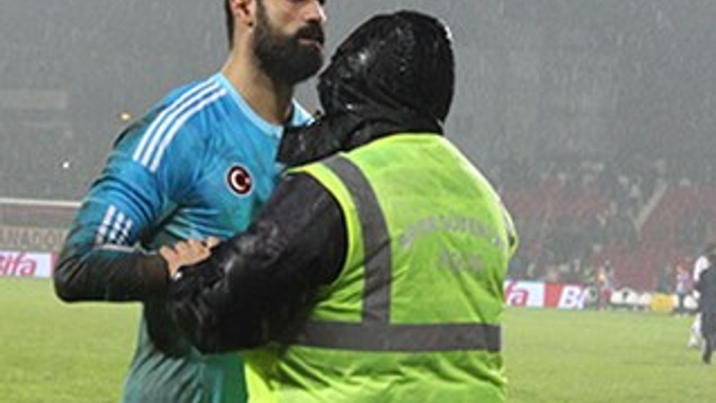 Volkan Demirel'e yine vatan haini dediler