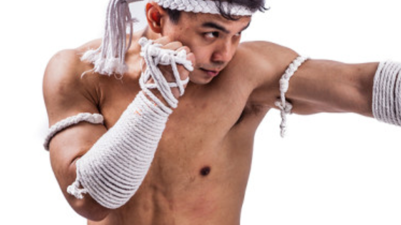 Muay Thai dövüşçüsünün titanyum kemiği hilesi