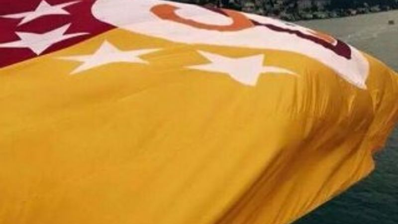 Boğaziçi Köprüsü'ne Galatasaray bayrağı asıldı