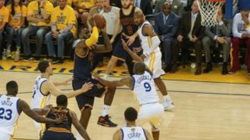 LeBron James rekor kırdı Golden State kazandı