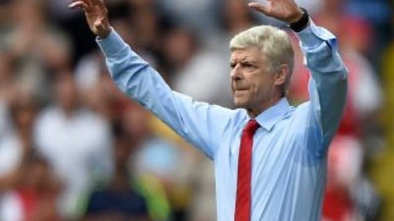 Arsene Wenger efsaneler maçında protestoya maruz kaldı
